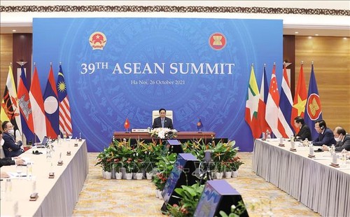 Акцент в Заявлении председателя саммитов АСЕАН сделан на усилиях по противодействию пандемии и восстановлению экономики - ảnh 1