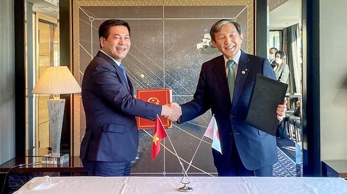 Минпромторг Вьетнама и префектура Вакаяма договорились активизировать торговое и промышленное сотрудничество - ảnh 1