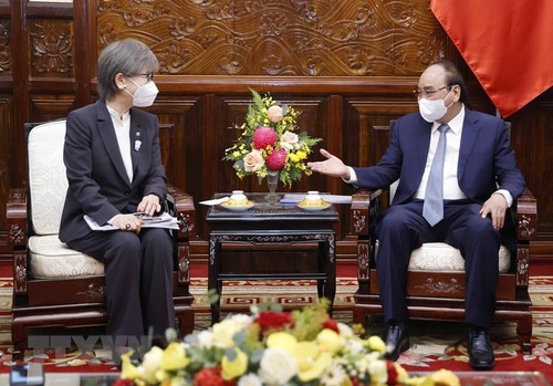 Президент Нгуен Суан Фук: Необходимо содействовать передаче Вьетнаму передовых японских медицинских технологий - ảnh 1