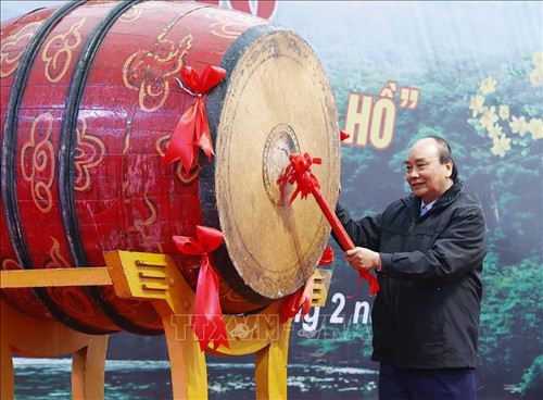 Президент Нгуен Суан Фук развернул весенний праздник посадки деревьев в Футхо - ảnh 1