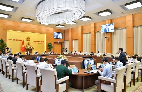На 10-м заседании Посткома парламента были высказаны мнения по проекту Закона о нефти (с изменениями) - ảnh 1