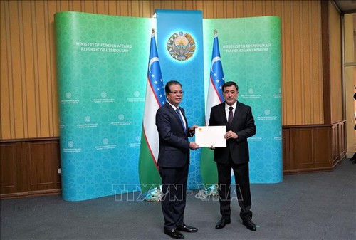Посол Вьетнама в Узбекистане вручил верительные грамоты - ảnh 1