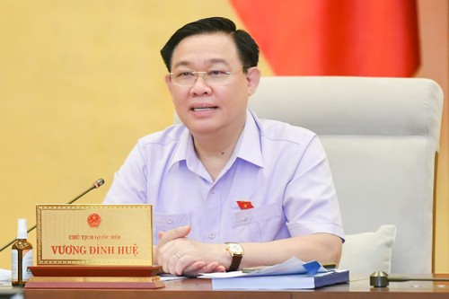 Выонг Динь Хюэ: Необходимо повышать эффективность госуправления в отраслях, представляющих интерес депутатов и избирателей  - ảnh 1