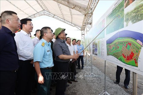 Премьер-министр Фам Минь Тинь проверил ход реализации проекта строительства аэропорта Шапа - ảnh 1