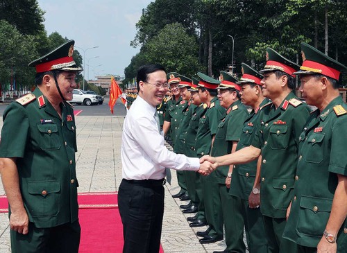 Президент Во Ван Тхыонг провел рабочую встречу с парткомом Командования 9-го военного округа - ảnh 1