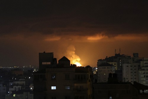 Израиль продолжает наносить авиаудары по Газе - ảnh 1