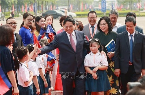 Премьер-министр Фам Минь Тинь: нужно учиться, чтобы развивать мощный и процветающий Вьетнам - ảnh 1