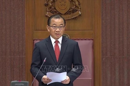 Председатель НС СРВ Выонг Динь Хюэ поздравил нового спикера парламента Сингапура Си Киан Пэна - ảnh 1