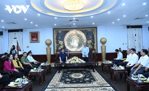 Председатель НС СРВ Выонг Динь Хюэ провел рабочую встречу с Постоянным бюро Парткома провинции Бакльеу - ảnh 1