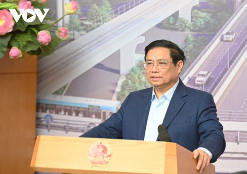 Премьер-министр Фам Минь Тинь председательствовал на 9-м заседании Государственного руководящего комитета по важным национальным и ключевым транспортным проектам - ảnh 1