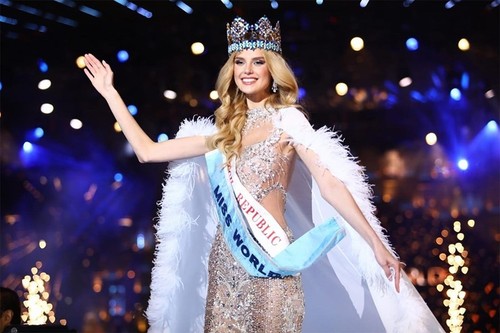 Новой "Мисс Мира" 2024 г. стала чешская красавица - ảnh 1