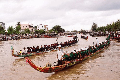 Lễ hội đua ghe ngo của người Khmer ở Sóc Trăng - ảnh 1