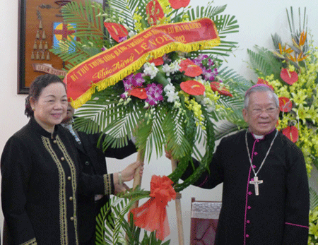 Trưởng Ban Dân vận TƯ Hà Thị Khiết thăm Tòa Tổng Giám mục Hà Nội  - ảnh 1