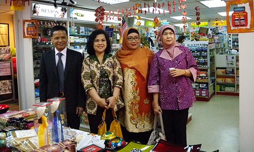 Đại sứ quán Việt Nam tại Malaysia tổ chức Hội chợ Xuân  - ảnh 2