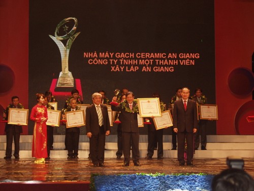 Trao giải thưởng chất lượng quốc gia 2012 cho 67 doanh nghiệp - ảnh 1
