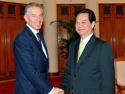 Thủ tướng Nguyễn Tấn Dũng tiếp cựu Thủ tướng Liên hiệp VQ Anh và Bắc Ireland - ảnh 1