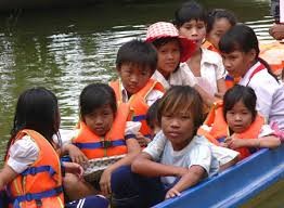 Hành động vì an toàn trẻ em trên sông nước - ảnh 1