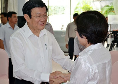 Chủ tịch nước Trương Tấn Sang tiếp xúc cử tri thành phố Hồ Chí Minh - ảnh 1