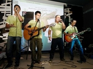 Cộng đồng người Việt ở Singapore với chương trình hòa nhạc từ thiện “Keep the dream alive” - ảnh 1