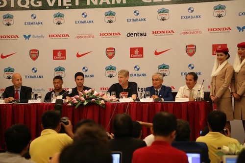 Đội tuyển quốc gia Việt Nam quyết đấu với Câu lạc bộ Arsenal - ảnh 1