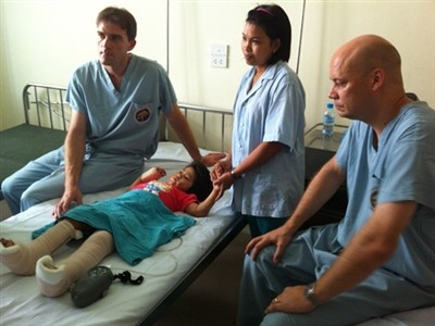 Việt – Mỹ hợp tác trong phục hồi nạn nhân bị bỏng - ảnh 1