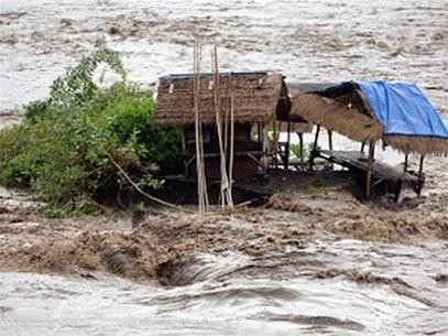 Nghệ An, Hà Tĩnh triển khai các biện pháp ứng phó với mưa lũ - ảnh 1