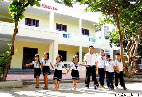 Các tổ chức, cá nhân quyên góp 9 tỷ đồng xây dựng trường học trên đảo Sinh Tồn  - ảnh 1