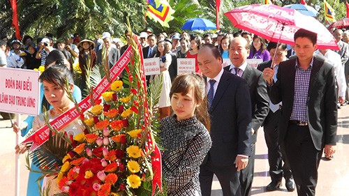 Phó Thủ tướng Nguyễn Xuân Phúc dự lễ dâng hương tại Bảo tàng Quang Trung - ảnh 1