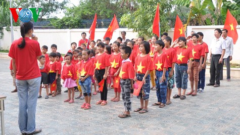 Lần đầu tiên con em Việt kiều tại Campuchia mừng Ngày Quốc tế Thiếu nhi - ảnh 1