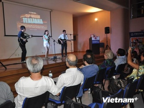Sinh viên Việt Nam tại Italy tăng cường đoàn kết  - ảnh 1