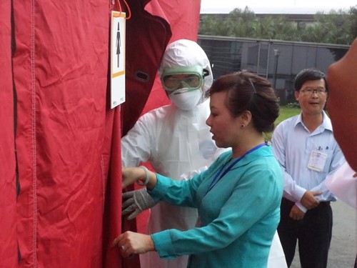 Diễn tập phòng chống dịch bệnh Ebola tại cửa khẩu Tân Sơn Nhất  - ảnh 1