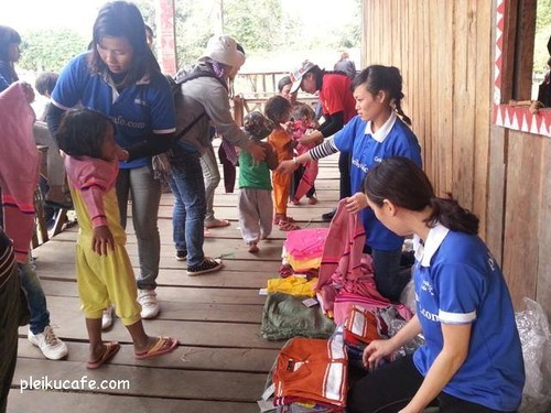 Nhóm thiện nguyện Vì ta cần nhau: Chia sẻ với những số phận kém may mắn tại Việt Nam - ảnh 16