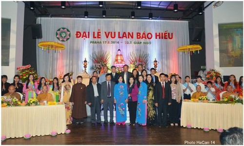 Đại lễ Vu lan 2014 của cộng đồng người Việt tại Praha - ảnh 7