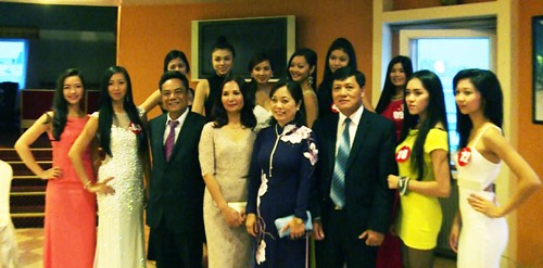 Người đẹp Việt Nam tại nước ngoài ủng hộ nạn nhân chất độc da cam  - ảnh 1