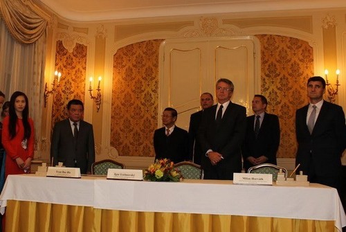 Đẩy mạnh hợp tác đầu tư giữa 3 nước Slovakia-Lào-Việt Nam - ảnh 1