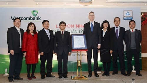 Ngân hàng Ngoại thương Việt Nam nhận chứng chỉ an toàn thông tin kinh doanh - ảnh 1