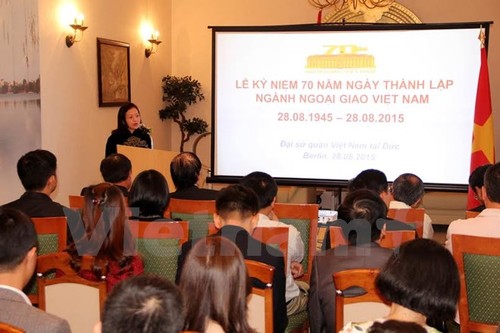Kỷ niệm 70 năm ngày thành lập ngành ngoại giao Việt Nam tại các nước - ảnh 3