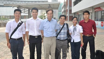 Trao hơn 200 suất học bổng Odon Vallet cho học sinh, sinh viên Thừa Thiên-Huế - ảnh 1