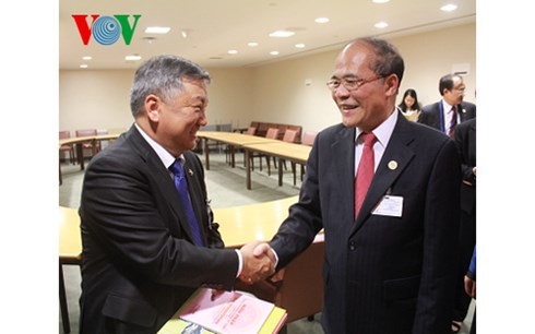 Chủ tịch Quốc hội Nguyễn Sinh Hùng gặp Chủ tịch Quốc hội Mông Cổ và Chủ tịch Quốc hội Mozambique - ảnh 1