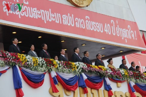 Thường trực Ban Bí Thư Lê Hồng Anh thăm các vị nguyên lãnh đạo cấp cao Lào - ảnh 1