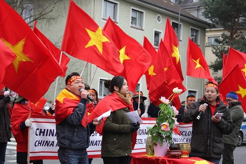 Người Việt tại Đức tuần hành phản đối hành động của Trung Quốc ở Biển Đông  - ảnh 6