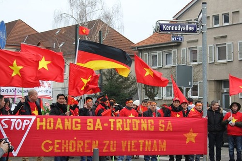 Người Việt tại Đức tuần hành phản đối hành động của Trung Quốc ở Biển Đông  - ảnh 5
