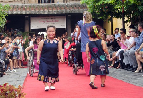 Chương trình thời trang “Tôi đẹp- Bạn cũng thế” khám phá vẻ đẹp của người phụ nữ khuyết tật - ảnh 8