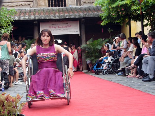 Chương trình thời trang “Tôi đẹp- Bạn cũng thế” khám phá vẻ đẹp của người phụ nữ khuyết tật - ảnh 5