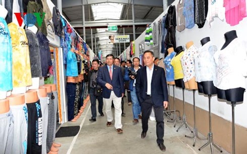 Đại sứ Đoàn Xuân Hưng thăm Trung tâm thương mại Đồng Xuân ở Đức - ảnh 5