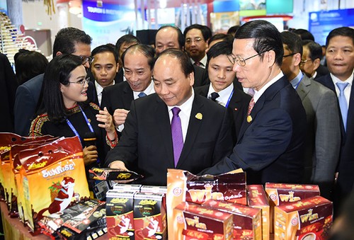 Thủ tướng Nguyễn Xuân Phúc dự đối thoại với các doanh nghiệp lớn của Trung Quốc - ảnh 1