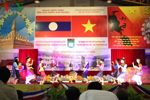 Lễ khai giảng năm học mới tại Trường song ngữ Lào-Việt Nguyễn Du - ảnh 2