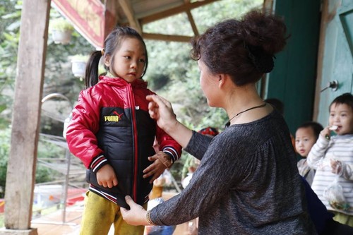 "Vì ta cần nhau" sẻ chia với những em nhỏ nơi vùng lũ Phìn Ngan, Lào Cai - ảnh 14