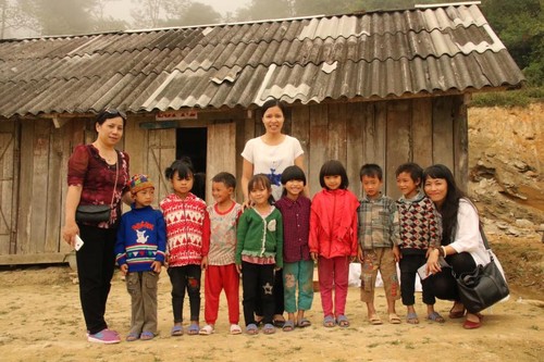 "Vì ta cần nhau" sẻ chia với những em nhỏ nơi vùng lũ Phìn Ngan, Lào Cai - ảnh 16
