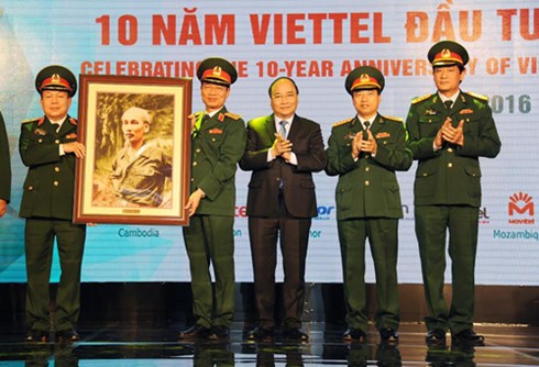 Thủ tướng Nguyễn Xuân Phúc: Viettel đã tạo ra một mẫu hình tăng trưởng mới cho Việt Nam  - ảnh 1